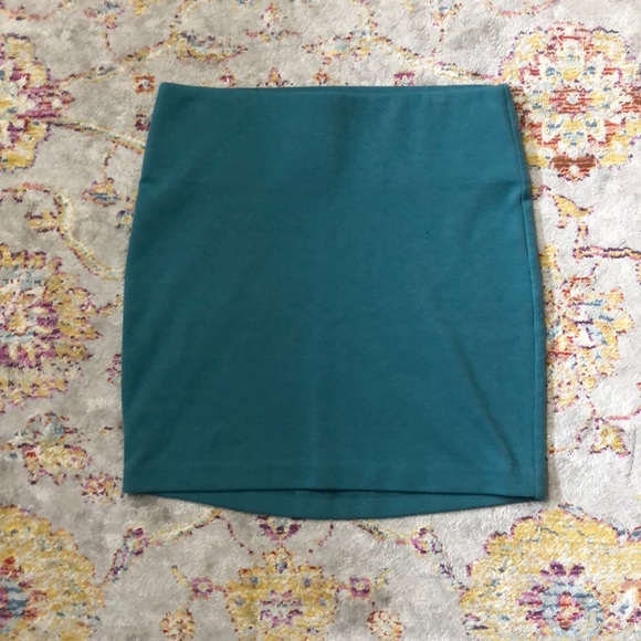 Adorable turquoise BCBGeneration miniskirt - Picture 1 of 4
